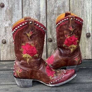 🌹Old Gringo Gorgeous Rose Embroidered Cowboy Boots With Stud Embellishments